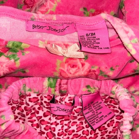 Betsey Johnson rose print velvet velour tracksuit Pink baby infant Pajamas 0-3 - Picture 5 of 7